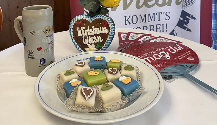 WirtshausWiesn Krug 2025, Petit Fours und Herzen: die WirtshausWiesn 2025 (©Foto: Martin Schmitz) 
